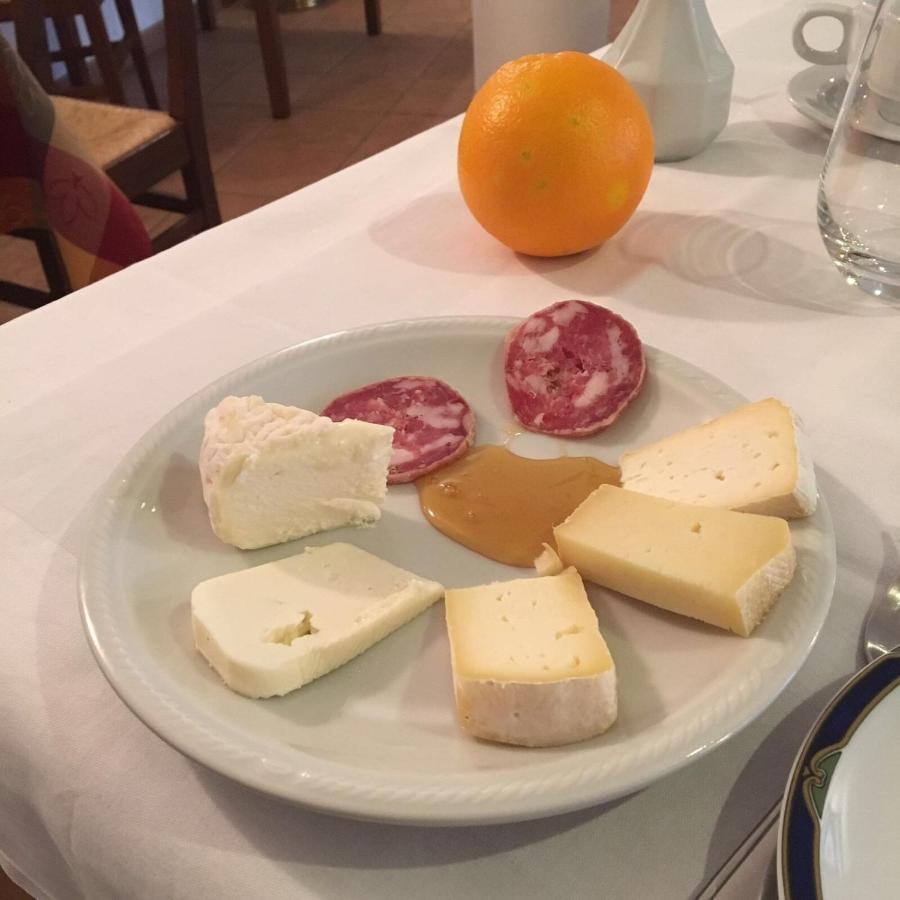 Agriturismo Le Viole 바롤로 외부 사진