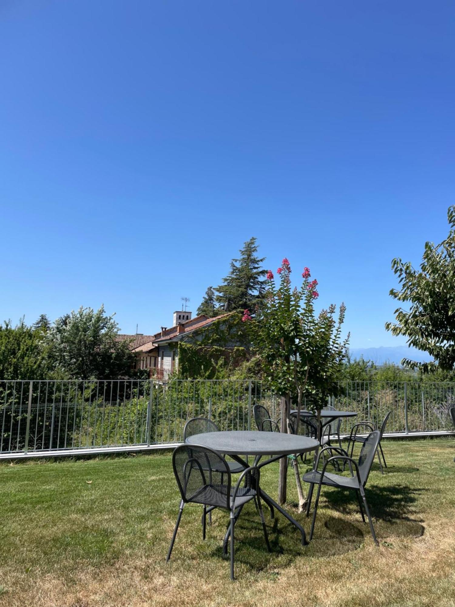 Agriturismo Le Viole 바롤로 외부 사진