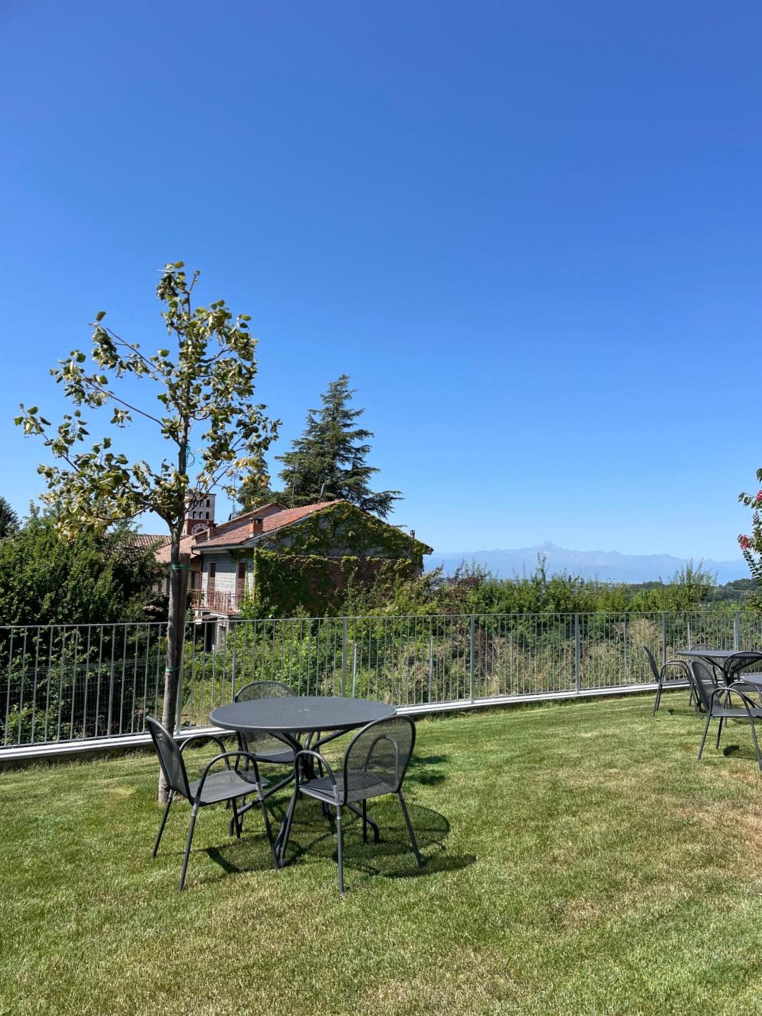 Agriturismo Le Viole 바롤로 외부 사진